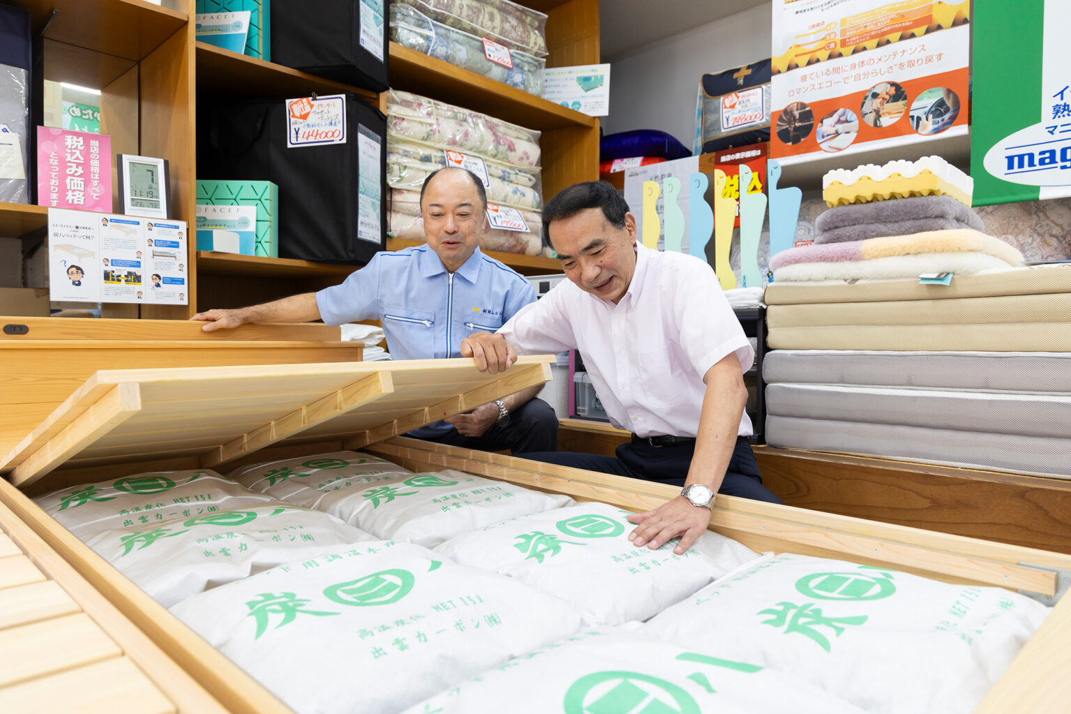 眠る炭八 - 出雲屋炭八 「炭八」は出雲カーボン株式会社が製造・販売